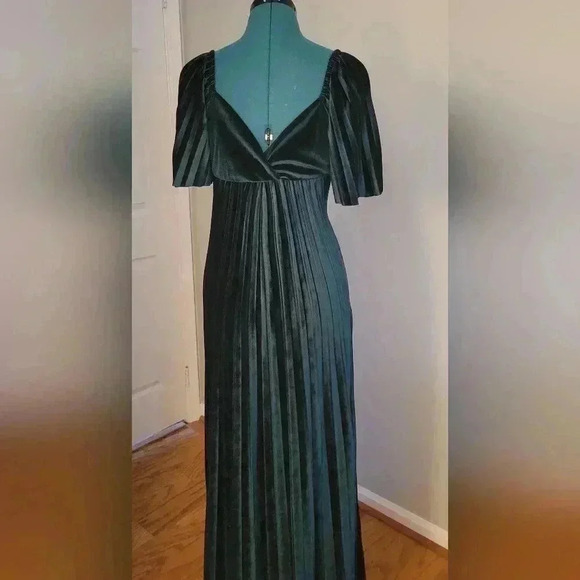 Size 6 Asos Velvet Floor Length Gown with Cutout - Picture 3 of 5